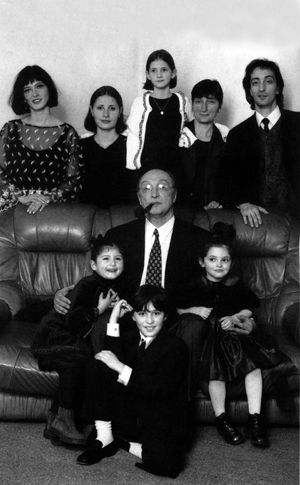Михаил Козаков с детьми и внуками